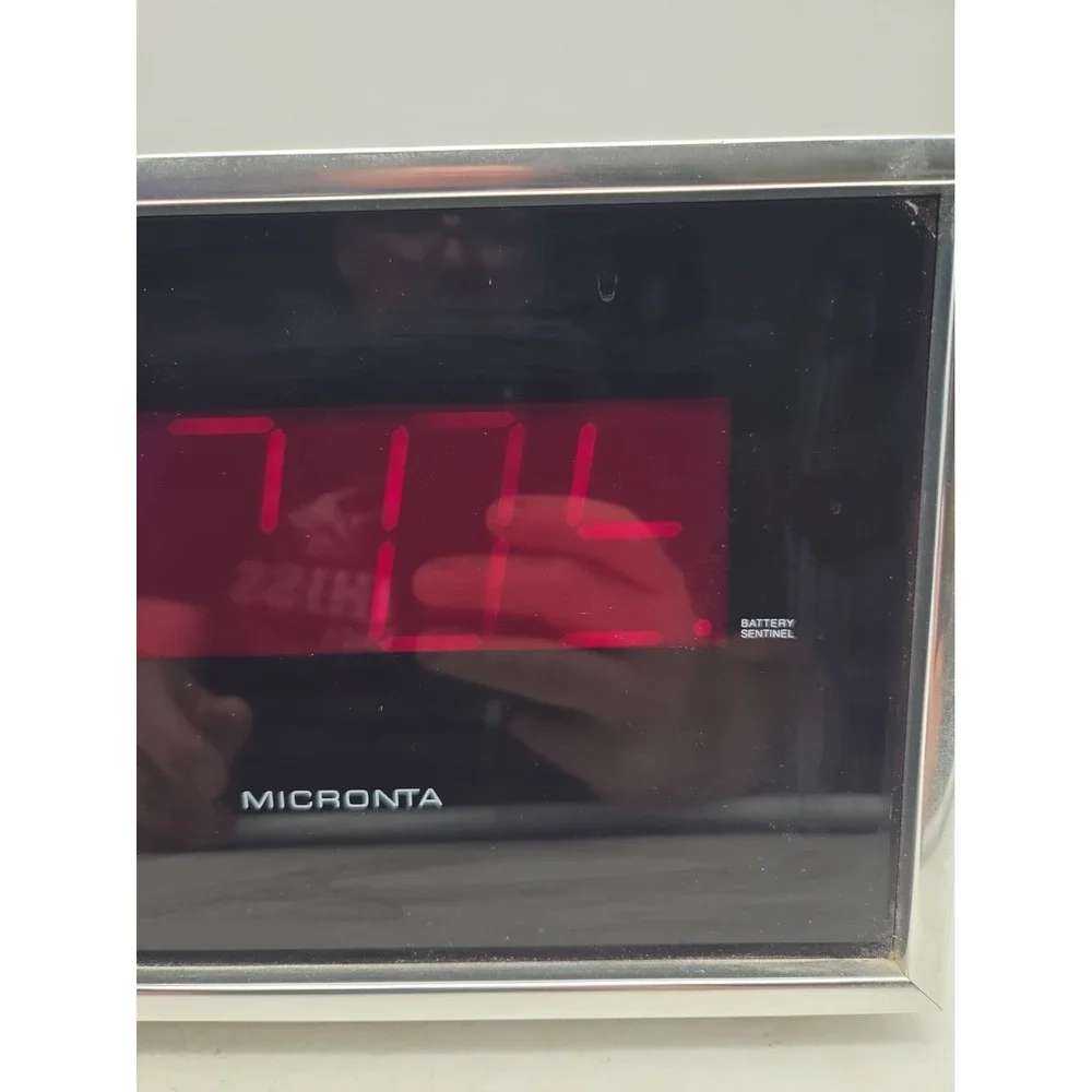Vintage MICRONTA RED LED WALL / DESK CLOCK 12/24hr - Tandy Corp 63-805 - WORKING